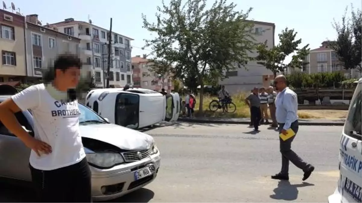 14 Yaşındaki Çocuk Babasının Otomobili ile Kaza Yaptı