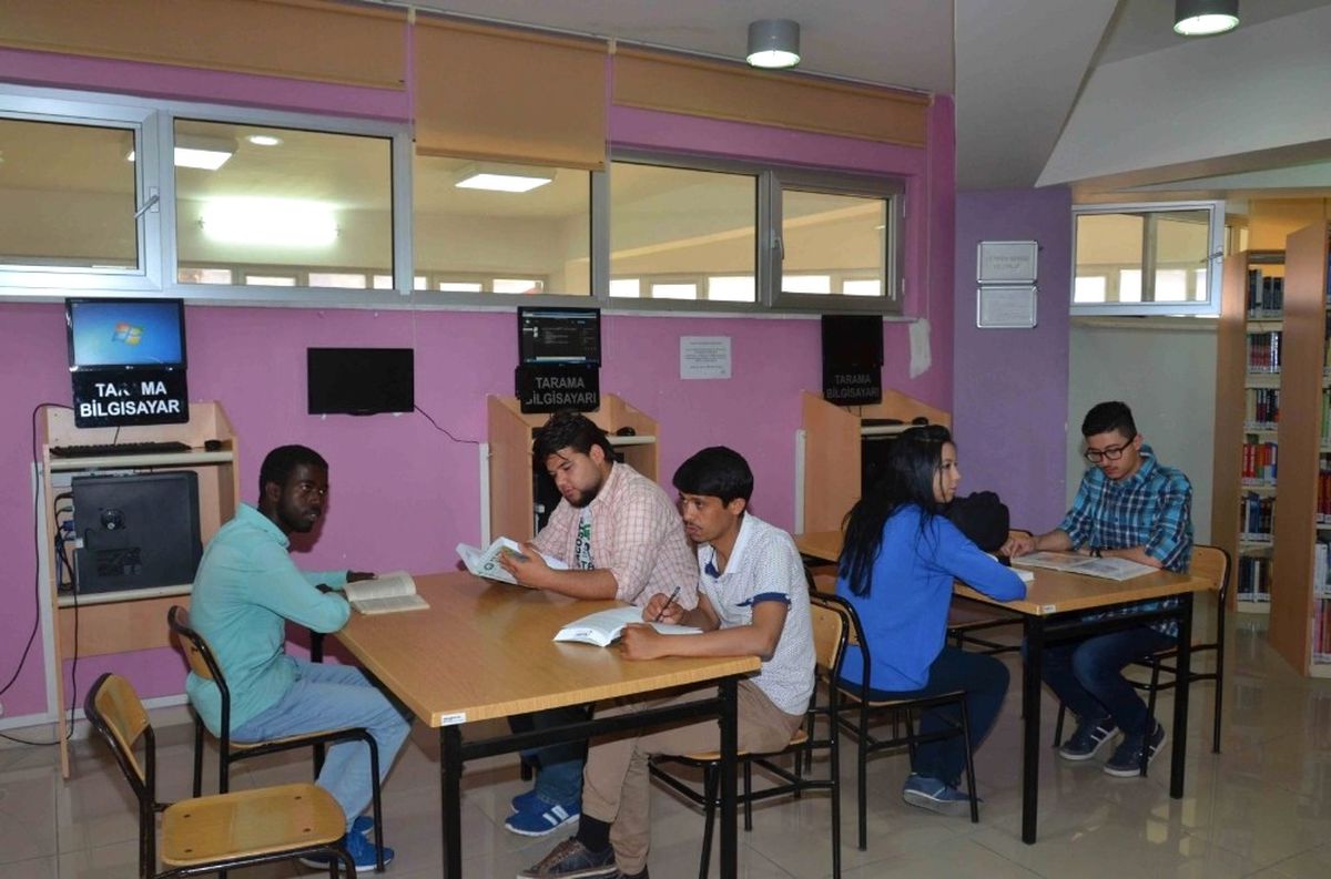 Adıyaman Üniversitesi Öğrencilere Yurt İçi ve Yurt Dışında Eğitim İmkanı Veriyor