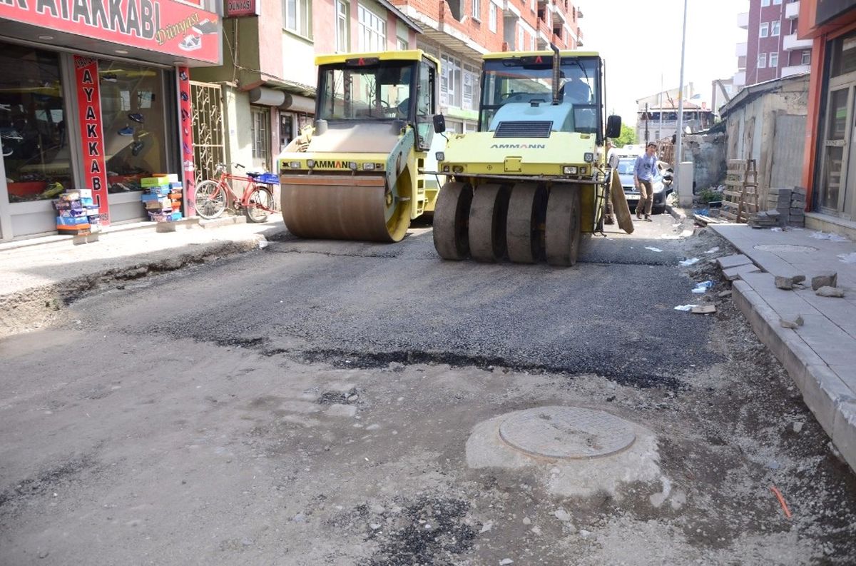 Ağrı Belediyesi Asfalt Çalışmaları Devam Ediyor