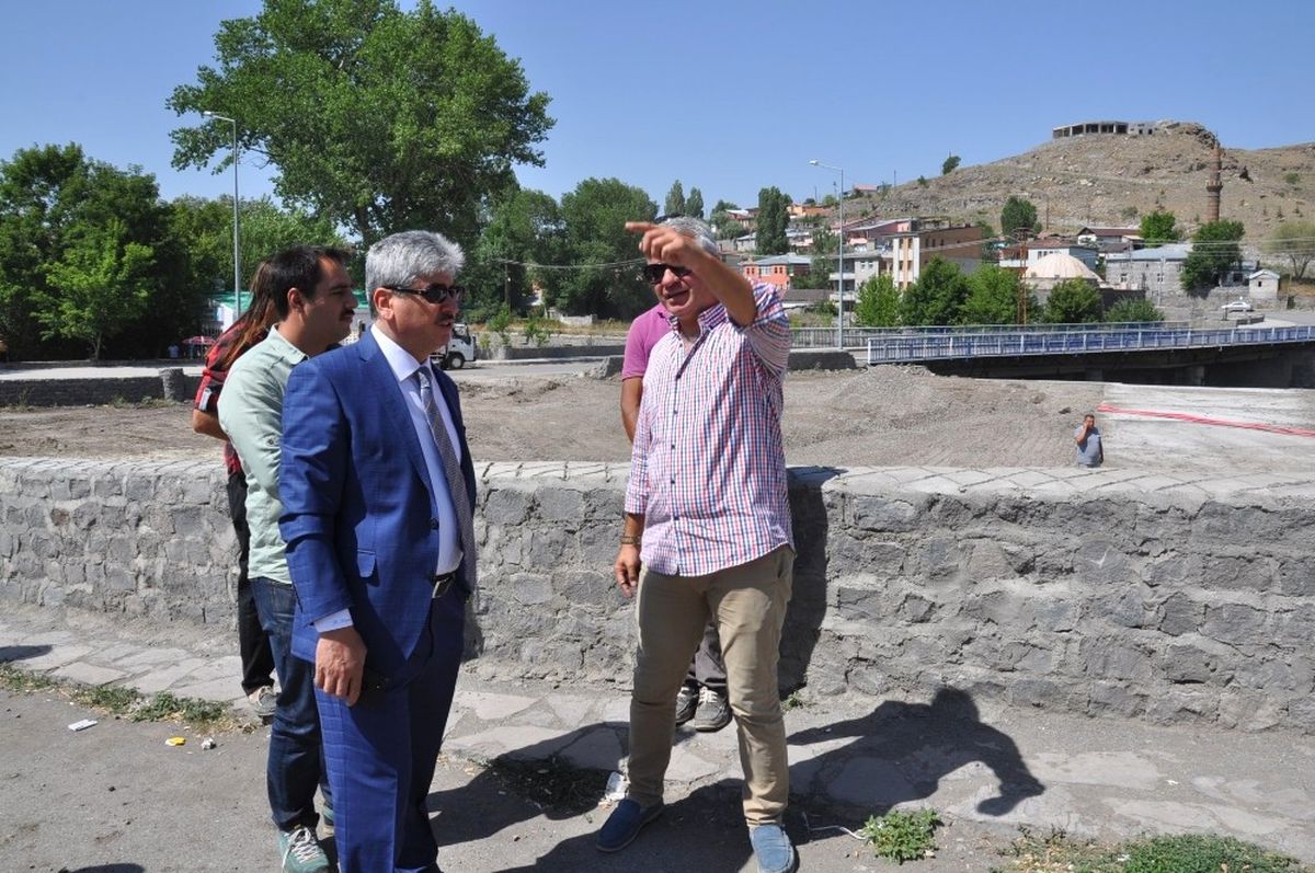 Ankara\'dan Döndü, Ayağının Tozuyla Osmanlı Mahallesi\'ne Geldi