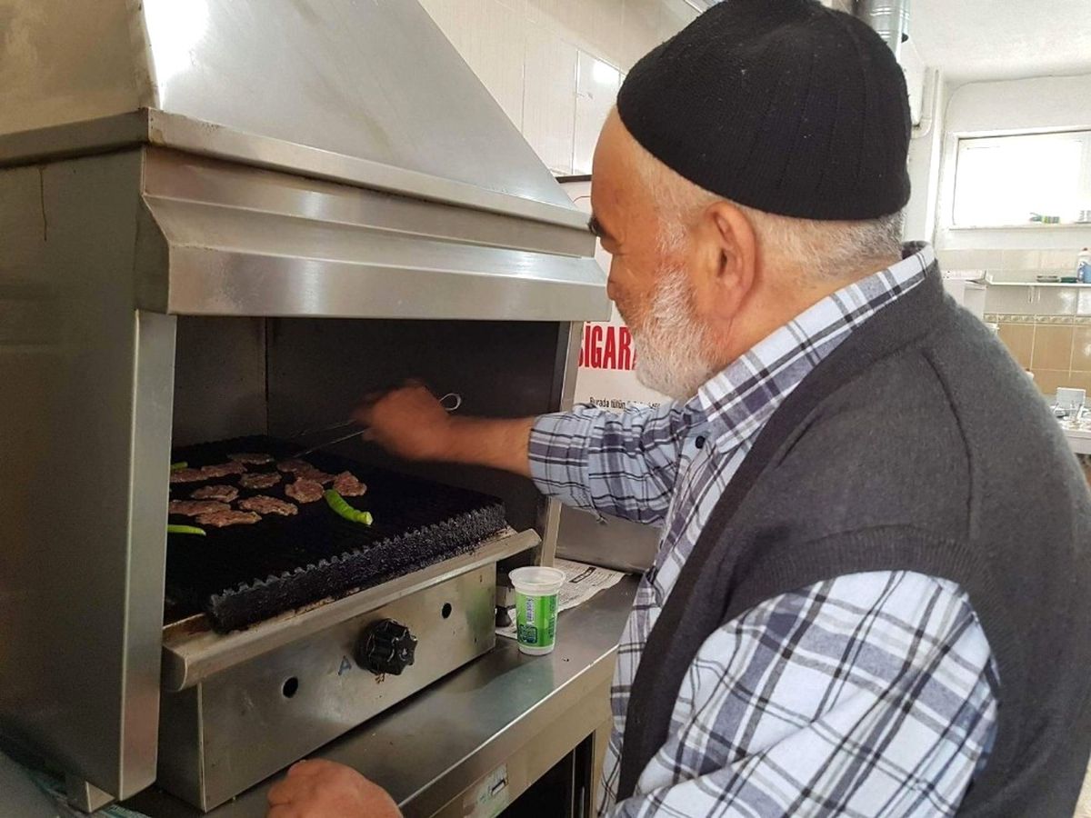 Aslanapa\'da 40 Yıllık Lezzet Durağı