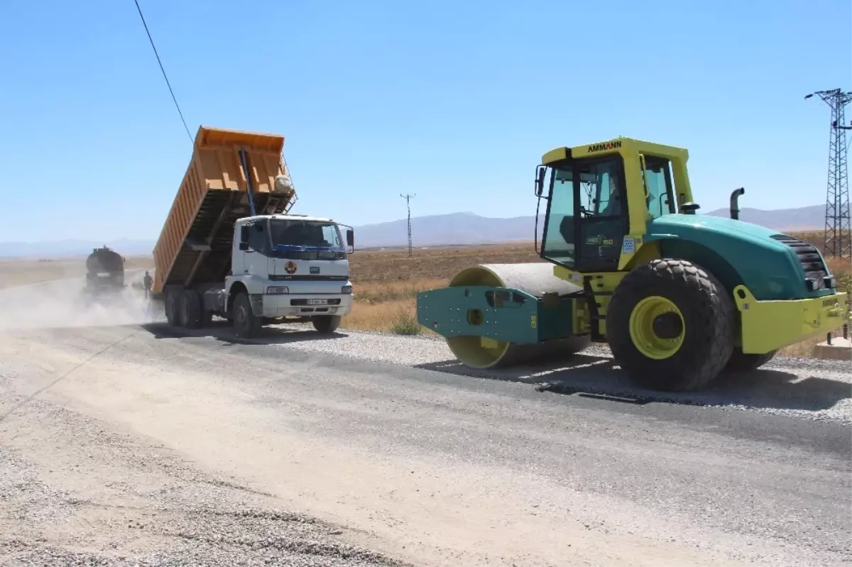 Develi Köylerinde Yol Çalışmaları Sürüyor