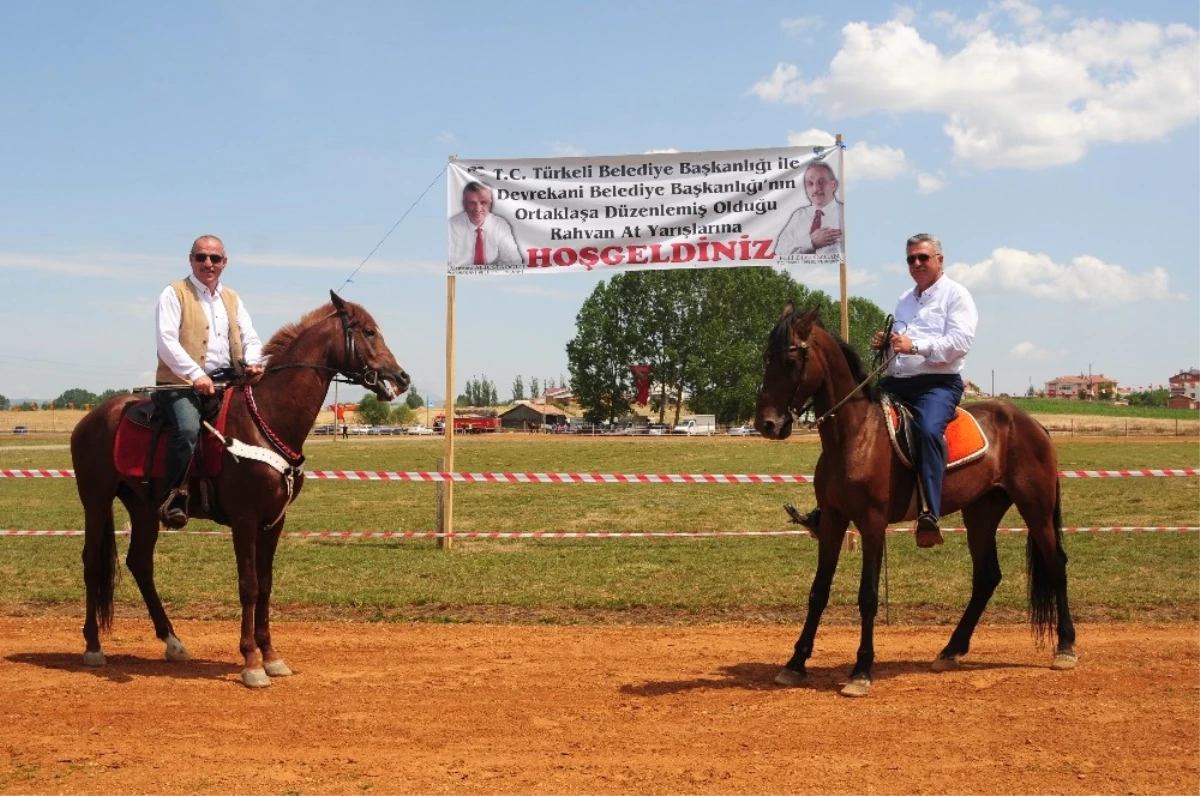 Devrekani\'de Geleneksel At Yarışları Düzenlendi