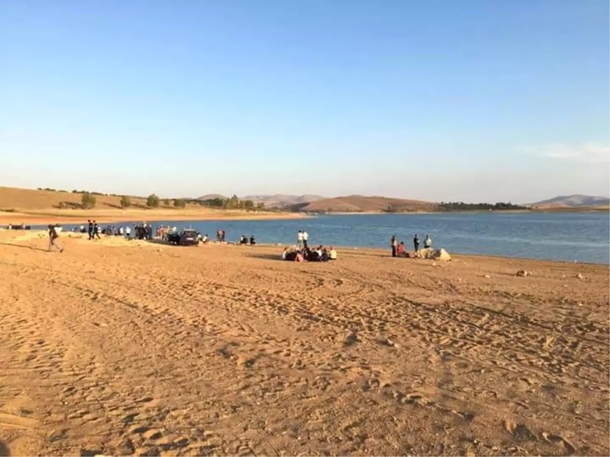 Düşen Terliği Almak İsterken Boğuldu