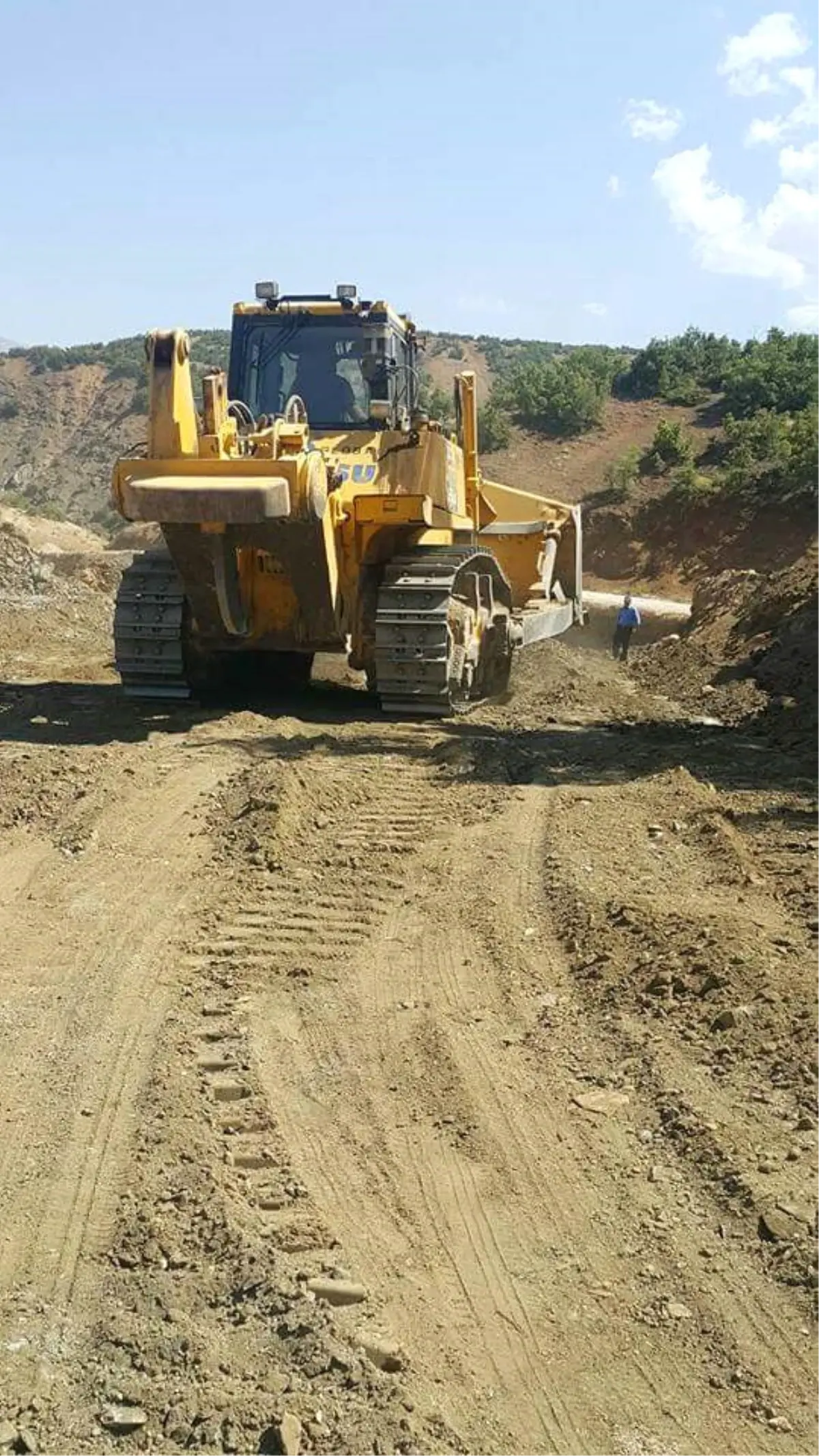 Ekinözü Belediyesinden Yollar İçin Hizmet Atağı