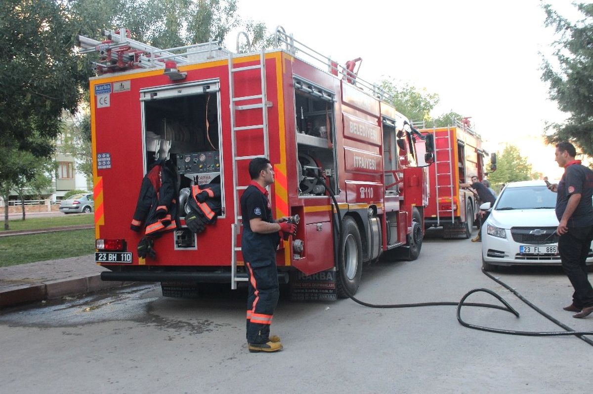 Elazığ\'da Bir Evde Çıkan Yangın Kısa Sürede Söndürüldü