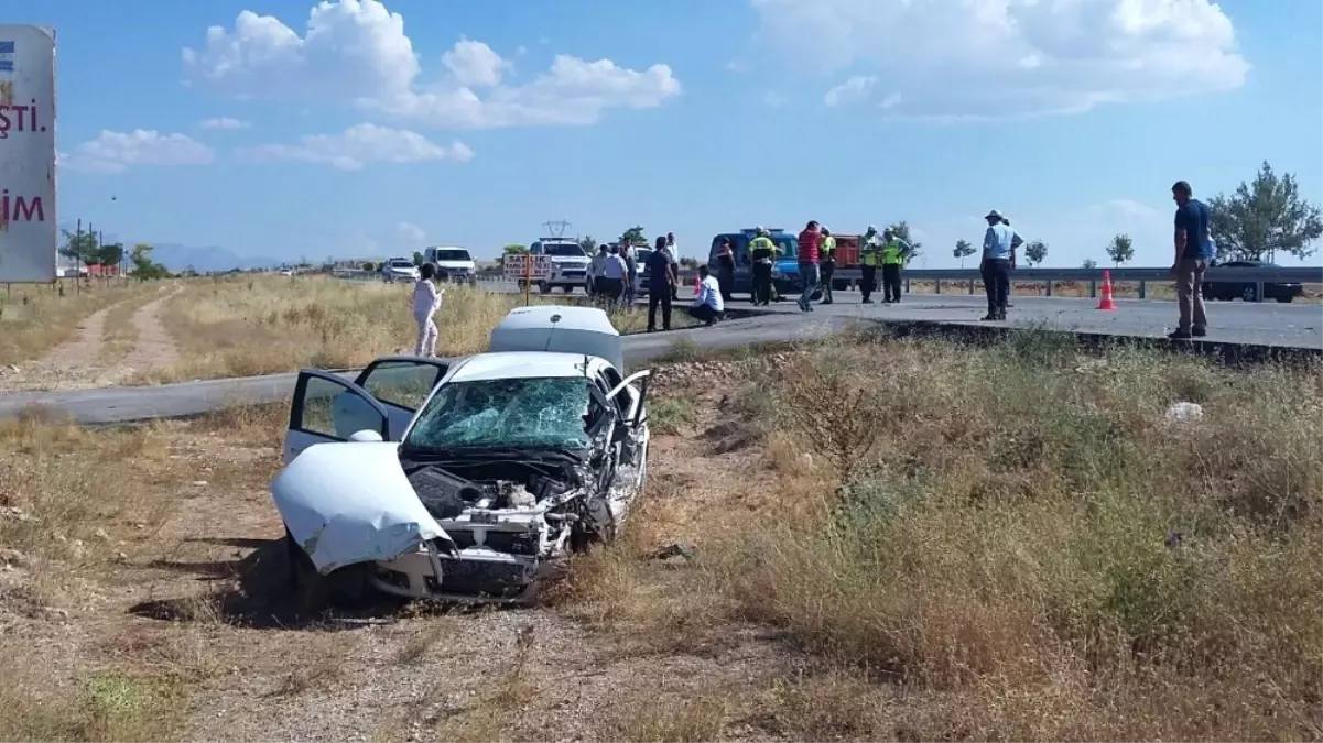 Fetö Şüphelisinin İçinde Bulunduğu Polis Aracı Kaza Yaptı: 4 Yaralı