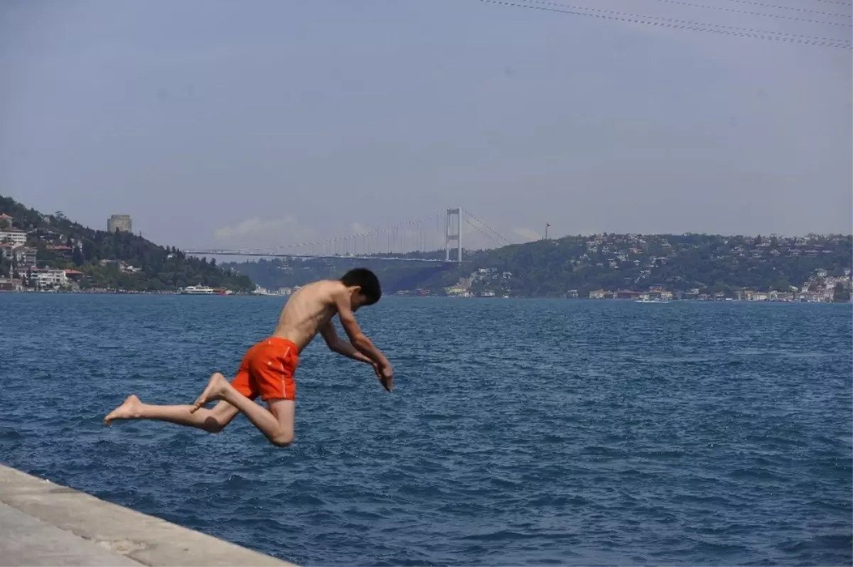 İstanbul\'da Sıcak Hava ve Nem Bunalttı