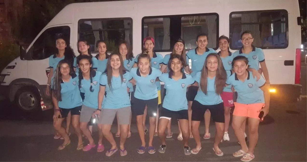 Kayseri Gençlerbirliği, Türkiye Finalleri İçin İzmir\'e Gitti