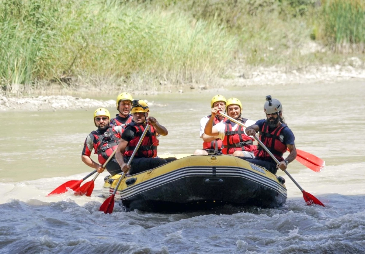 Kelkit Çayı\'nda Rafting Heyecanı