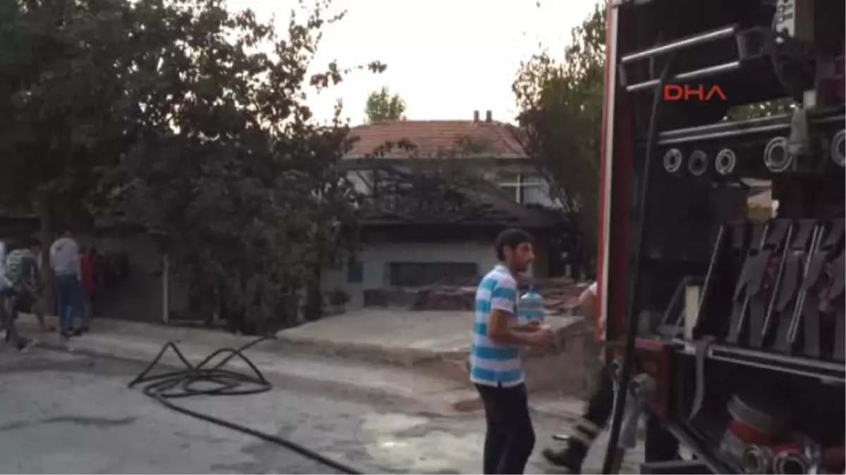 Kocaeli Elektrik Kontağı Tek Katlı Evi Yaktı