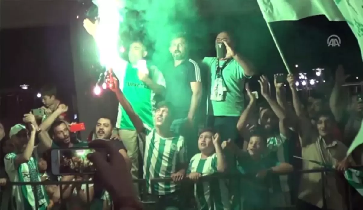 Konyaspor\'a Coşkulu Karşılama