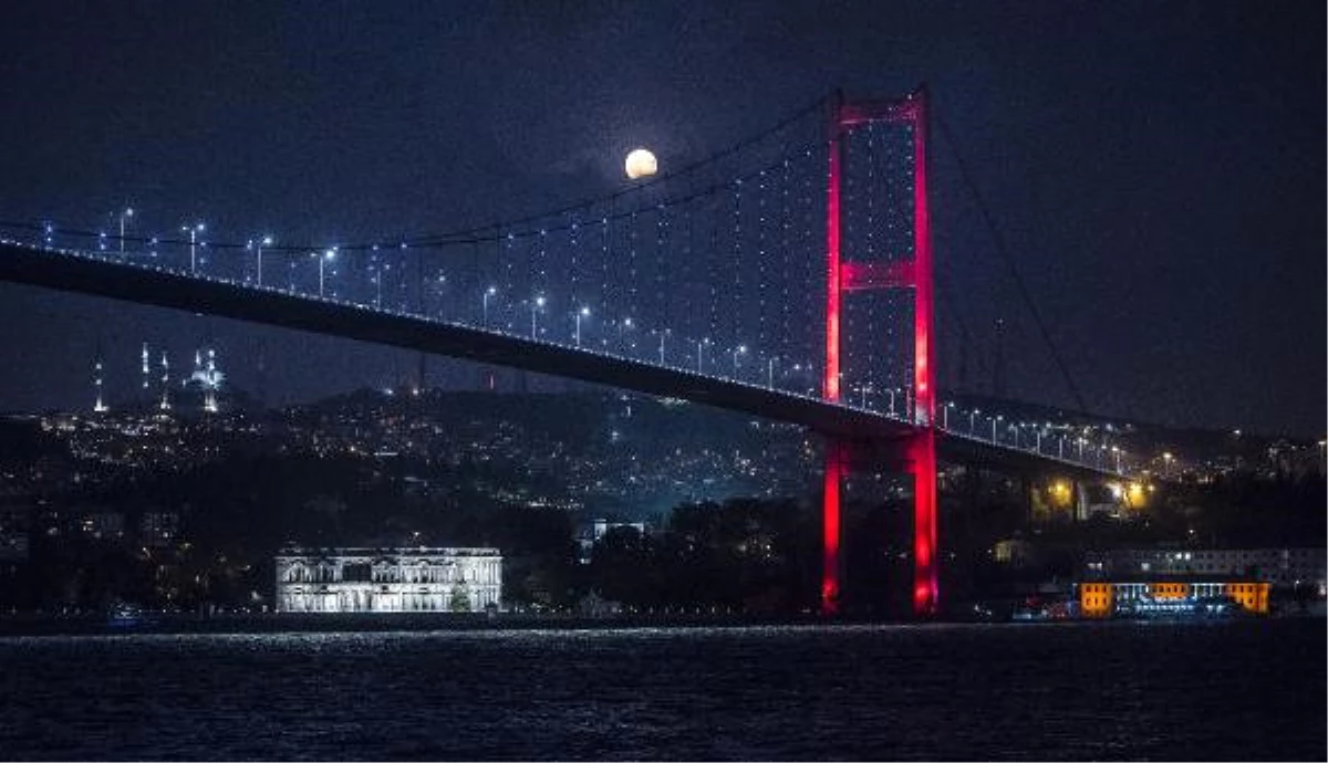 Parçalı Ay Tutulması İstanbul\'da Böyle Görüldü