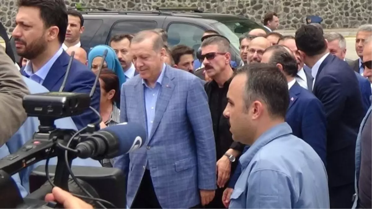 Rize Cumhurbaşkanı Erdoğan\'dan Sarp Sınır Kapısı\'nda İnceleme