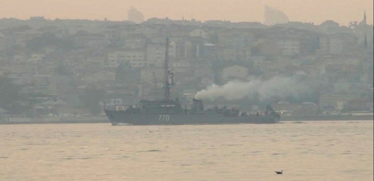 Rus Savaş Gemisi İstanbul Boğazı\'ndan Geçti