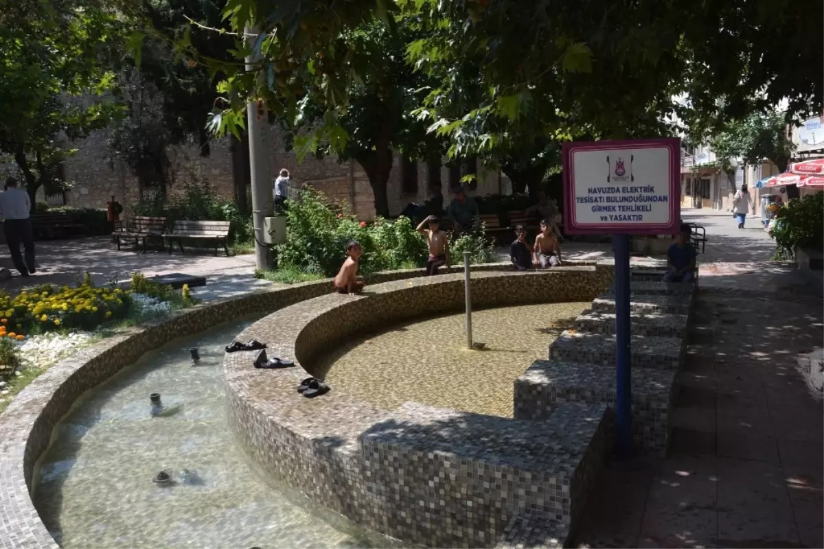 Şehzadeler Belediyesinden Süs Havuzu Uyarısı
