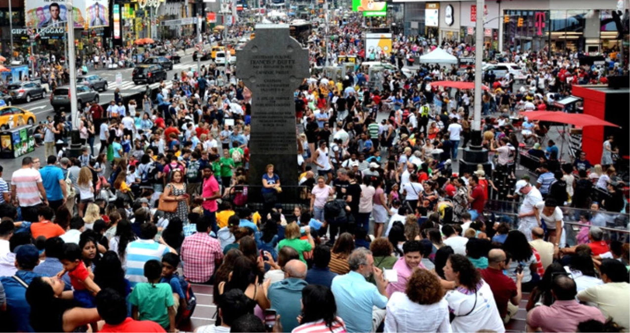 Times Meydanı Her Yıl 40 Bini Aşkın Turist Tarafından Ziyaret Ediliyor