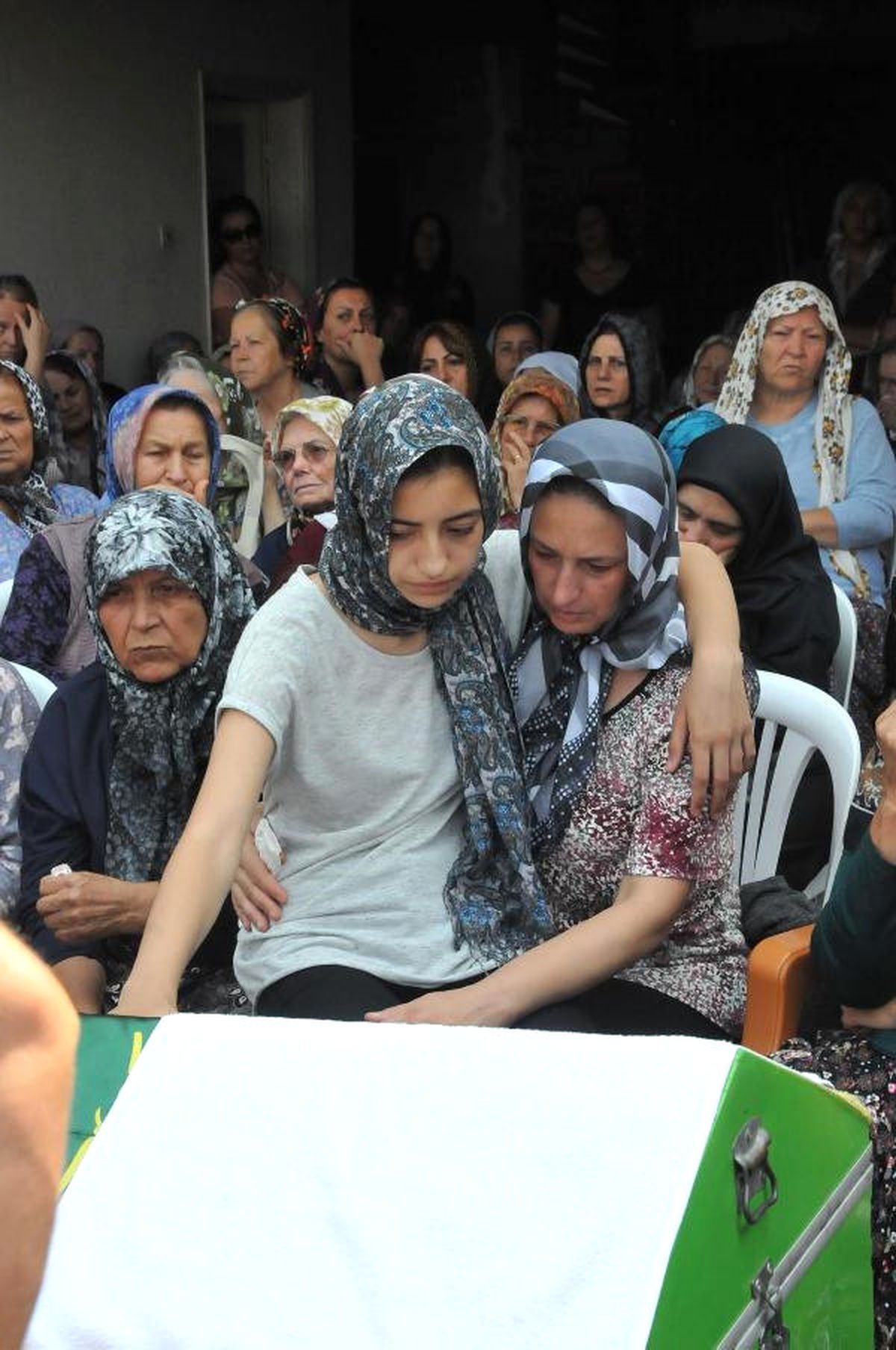 Uludağ\'da Uçuruma Düşerek Ölen Üniversiteli Toprağa Verildi