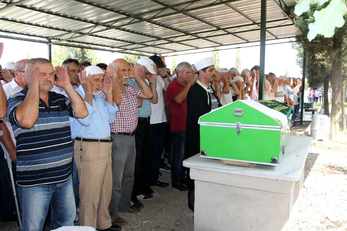 Uludağ\'da Uçurumdan Düşen Öğrenci Gözyaşları İçinde Toprağa Verildi
