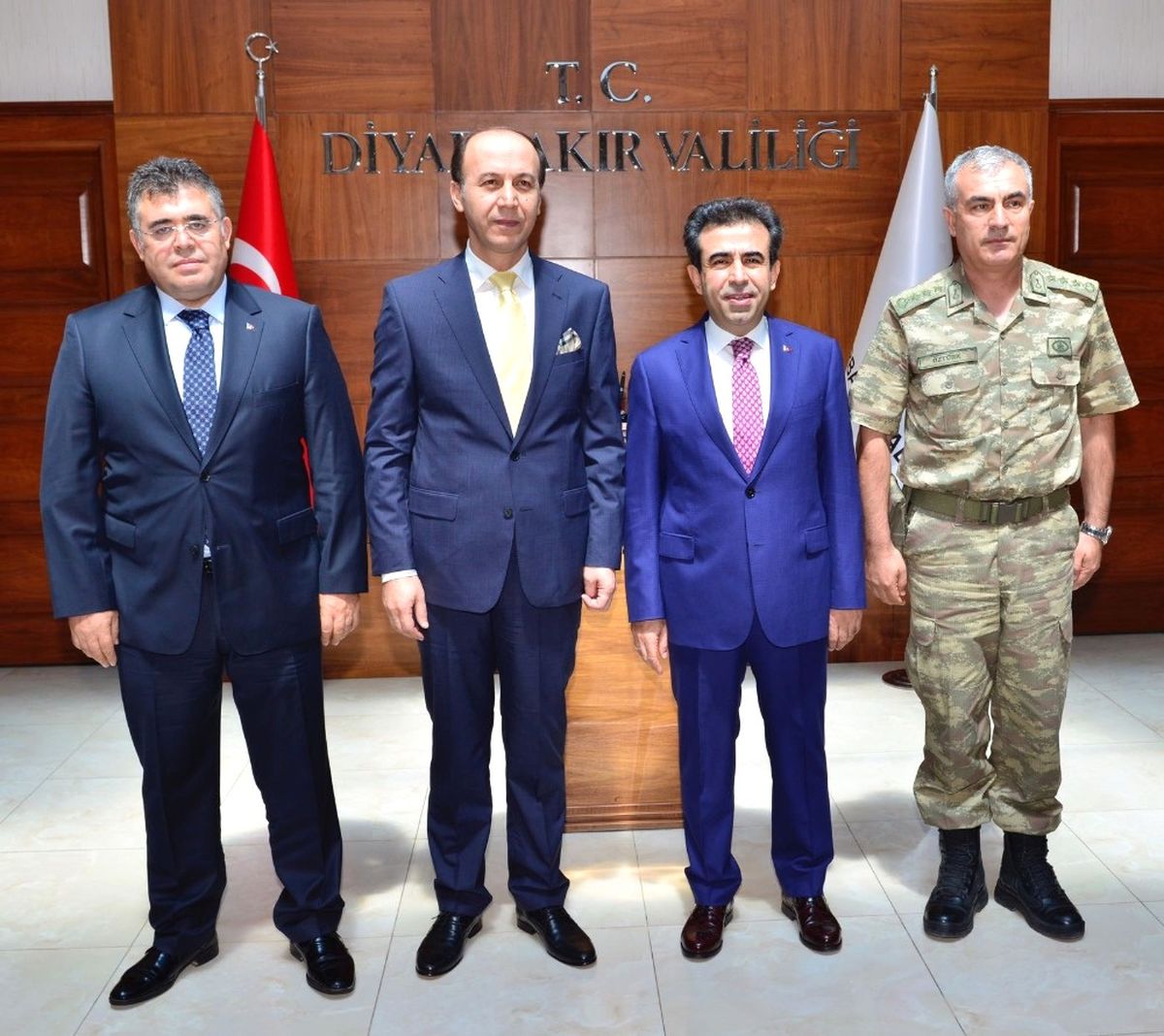 Vali Erin Diyarbakır\'a Atanan Şanlıurfalı Valiyle Bir Araya Geldi