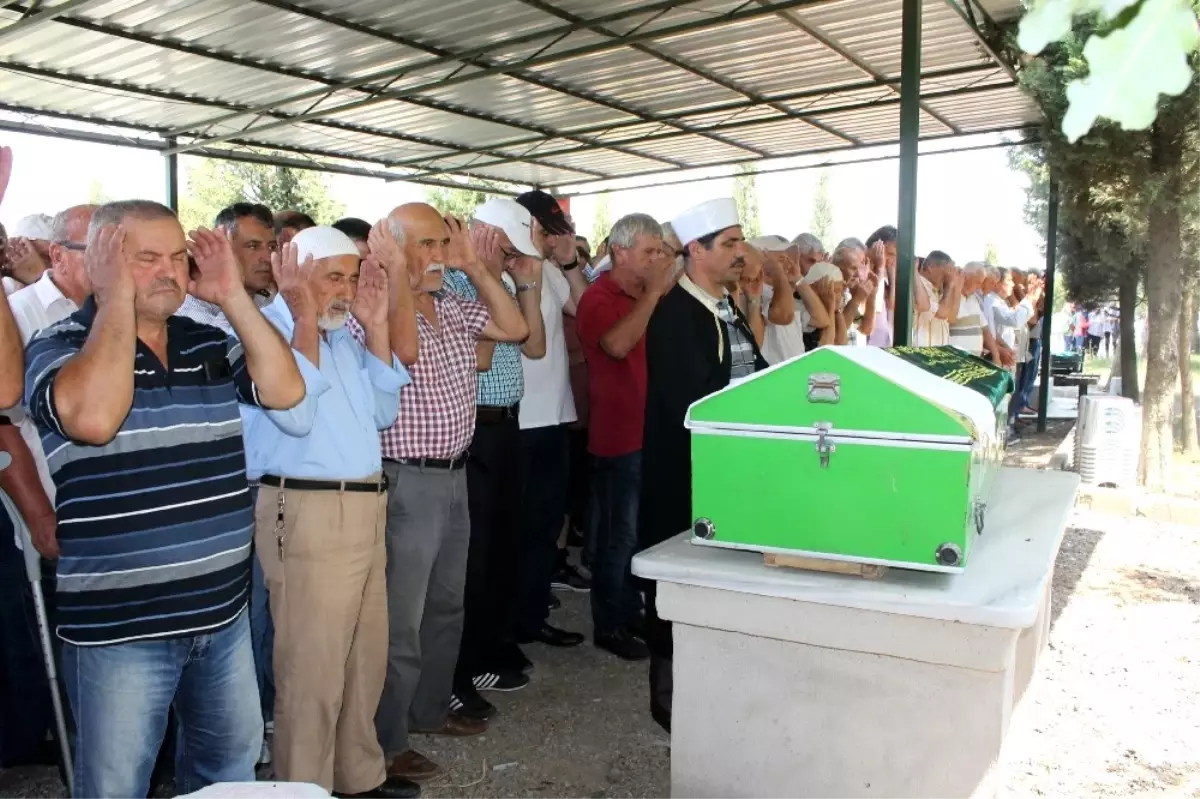 Yalova Uludağ\'daki Uçurumdan Düşerek Ölen Üniversite Öğrencisi Son Yolculuğuna Uğurlandı