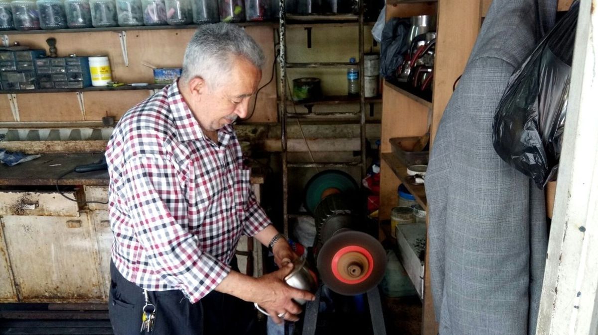 61 Yıldır Tencere, Tava, Çaydanlık Tamir Ediyor