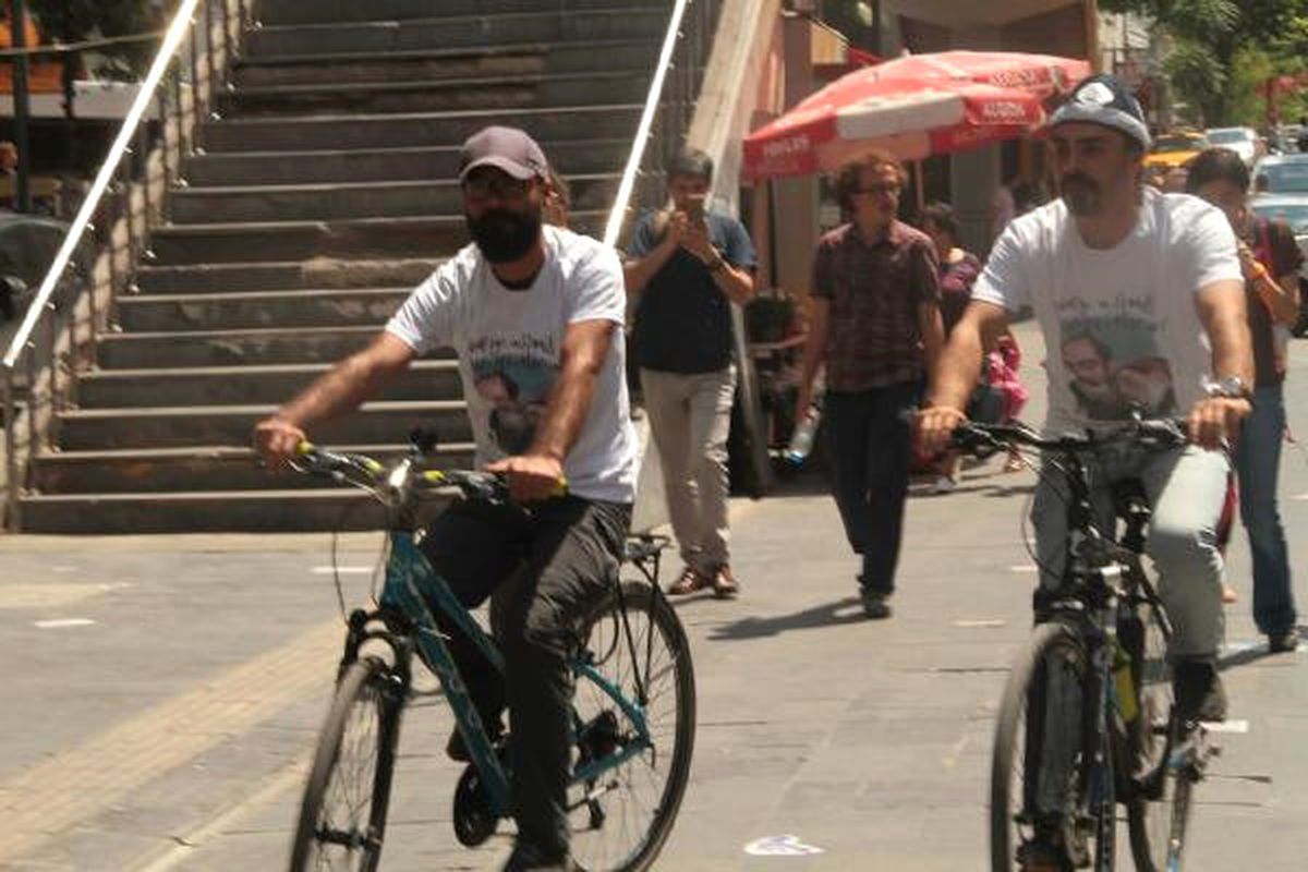 Açlık Grevindeki Gülmen ve Özakça\'ya Destek İçin İstanbul\'dan Bisikletleriyle Ankara\'ya Gelen...