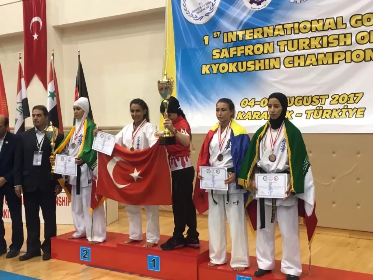 Altın Safran Açık Kyokushin Şampiyonası\'nda Pursaklar Belediyesi Sporcusu Aslı Delibal Şampiyon Oldu