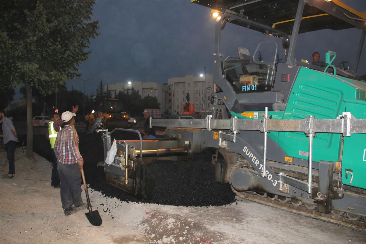 Ana Yollar, Sıcak Asfaltla Kaplanıyor