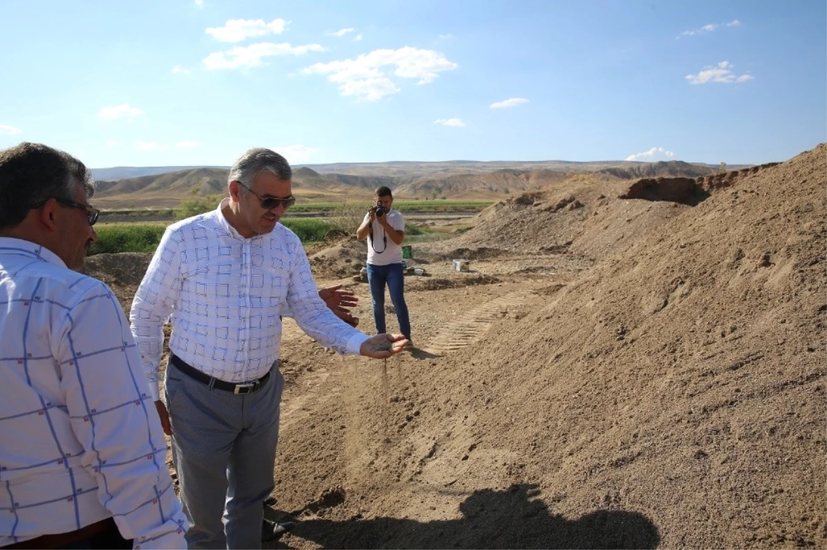 Başkan Çelik, Sarıoğlan İlçesinde Ziyaret ve İncelemelerde Bulundu