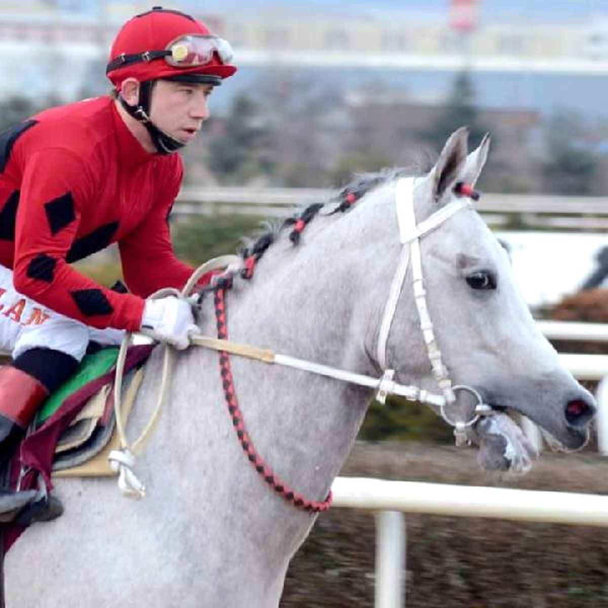 Bursa\'da Denize Giren Jokey Dalgalar Arasında Kayboldu
