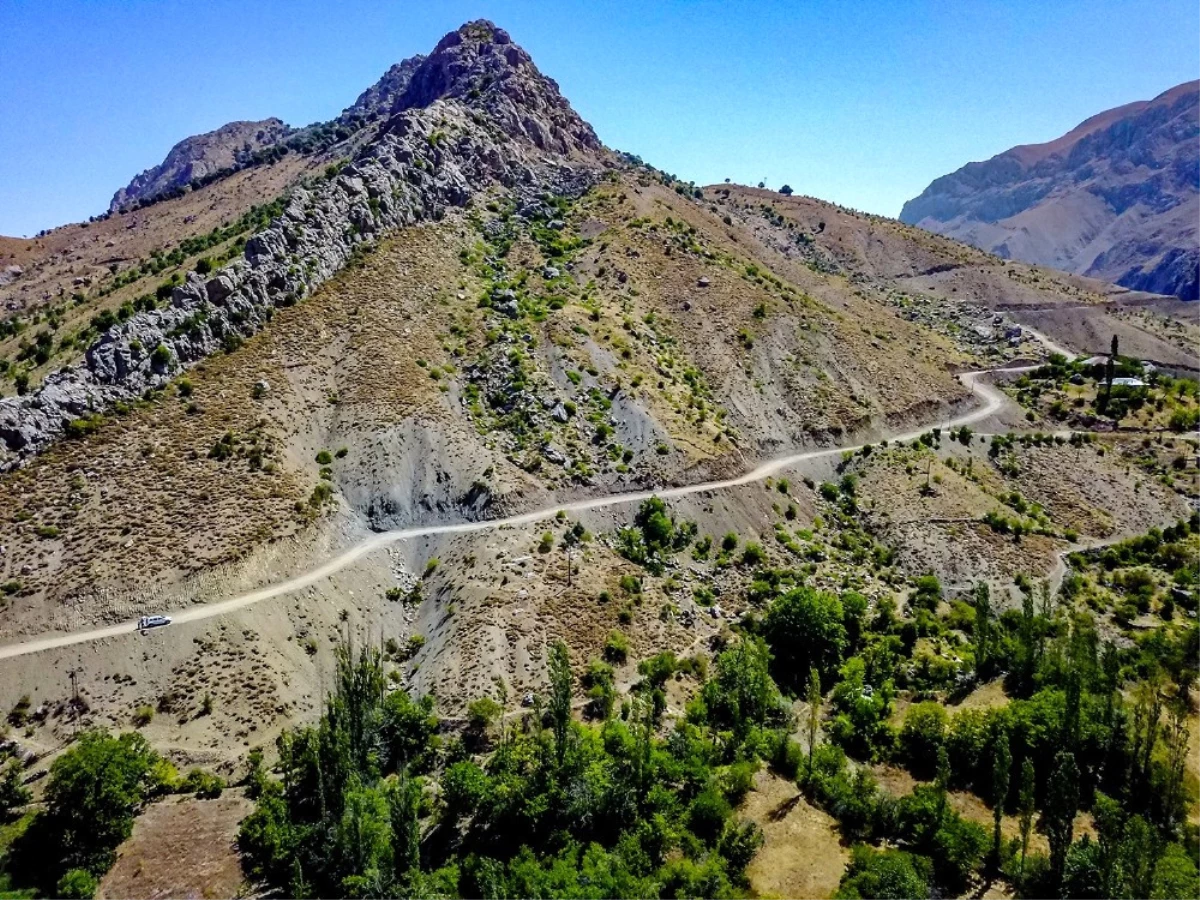 Büyükşehir Belediyesi Pütürge\'de Yol Çalışmalarını Sürdürüyor