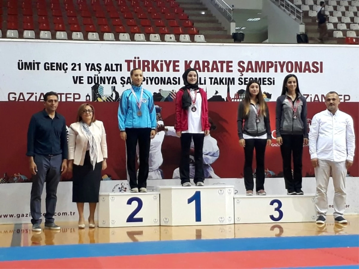 Büyükşehir Kağıtspor Karate\'den Milli Takıma 6 Sporcu