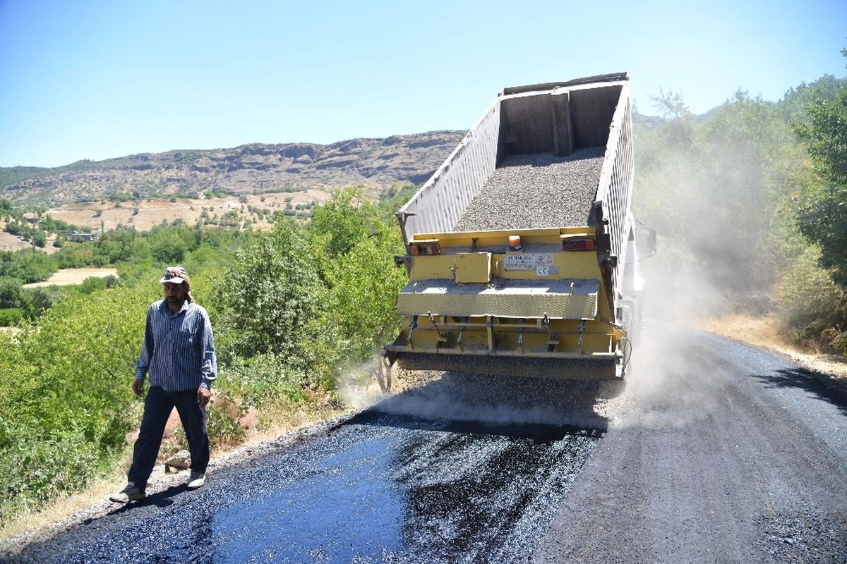 Çermik\'in Grup Mahalle Yollarında Çalışmalar Sürüyor