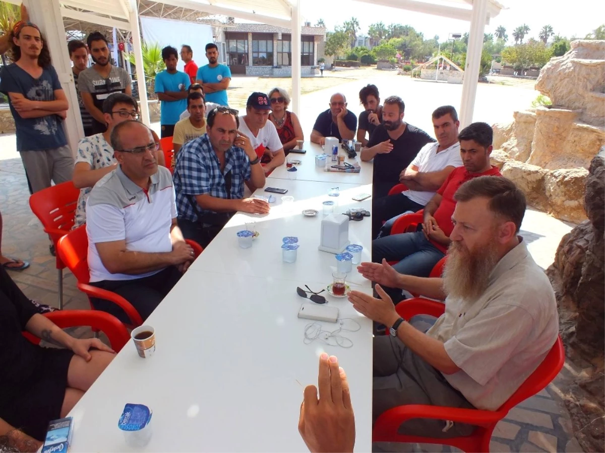 CHP\'li Aytuğ Atıcı Kampa Girdi, Müdürle Tartıştı