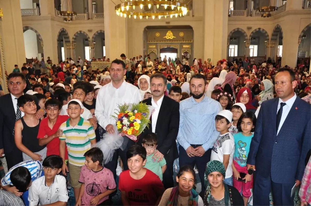 Çocuklar Nur Cami\'yi Doldurdu