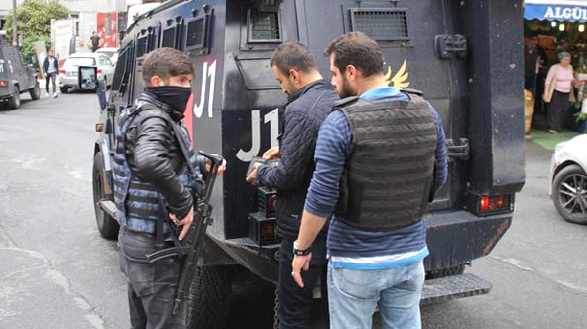 Dha İstanbul - Okmeydanı\'ndaki Terör Operasyonunda 6 Kişi Tutuklandı