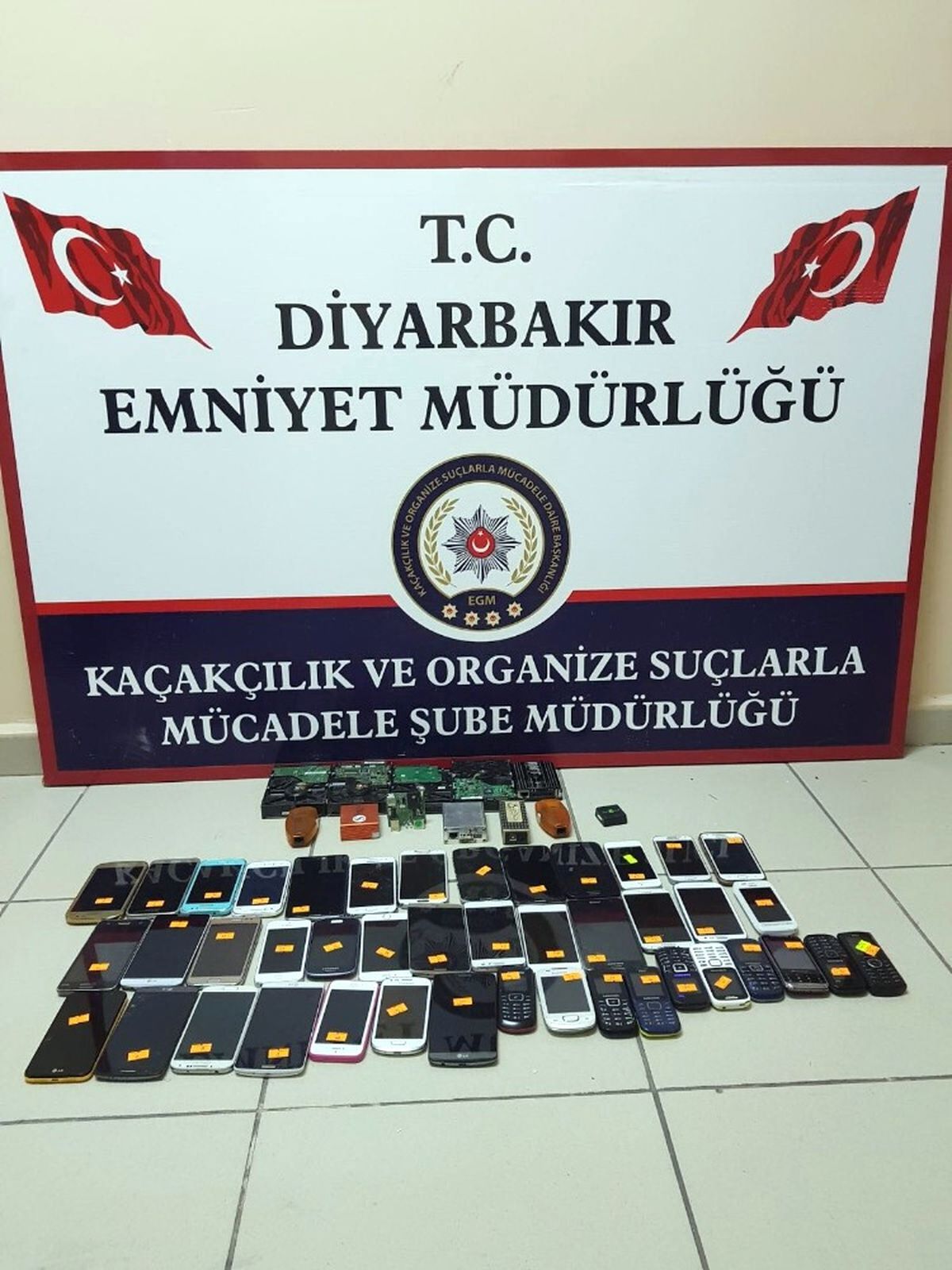 Diyarbakır\'da Kaçakçılık Operasyonları