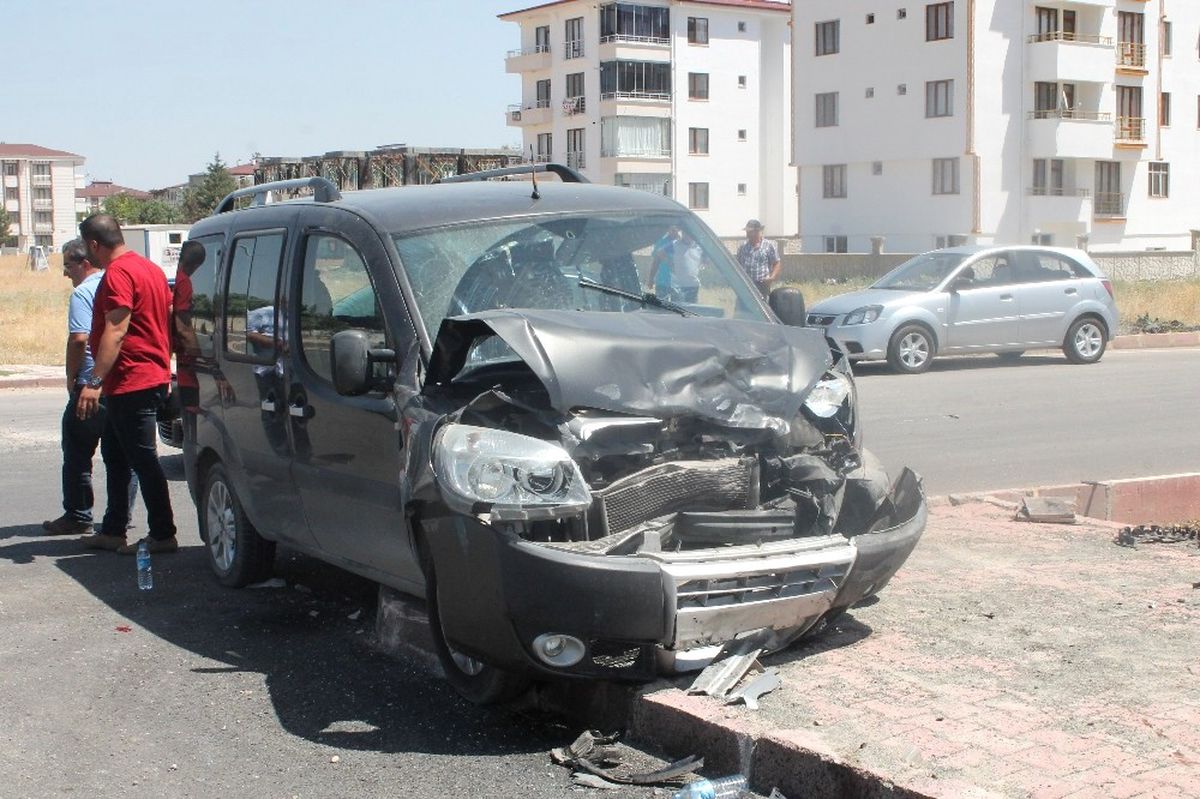 Elazığ\'da Trafik Kazası: 4 Yaralı