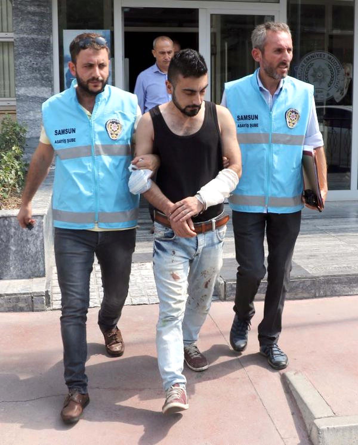 Evde Tartıştığı Annesini Bacağından Bıçakla Yaraladı
