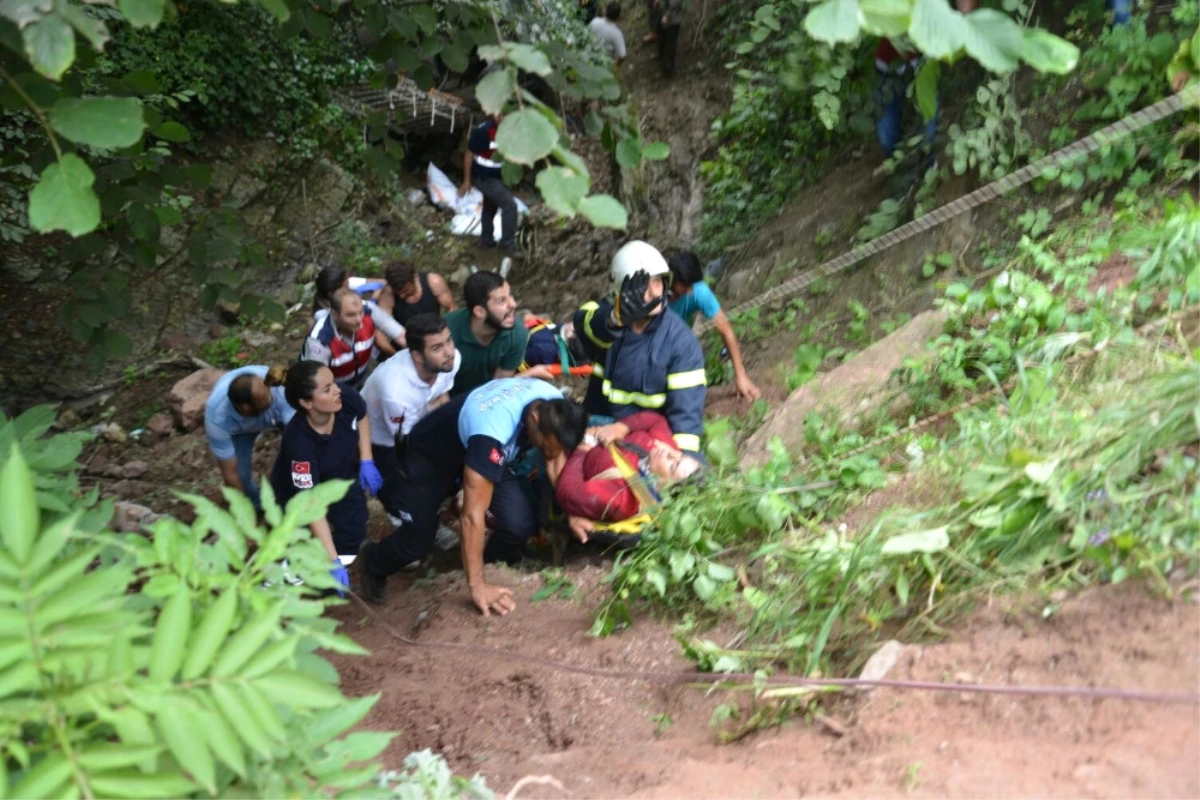 Fındık İşçilerini Taşıyan Minibüs Kaza Yaptı: 17 Yaralı