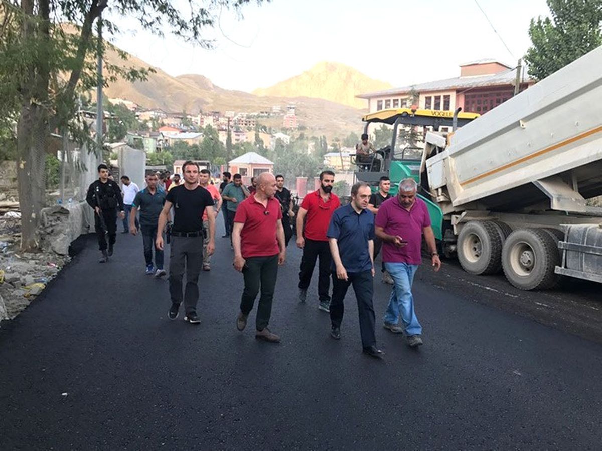 Hakkari Belediyesinden Yol Asfaltlama Çalışması