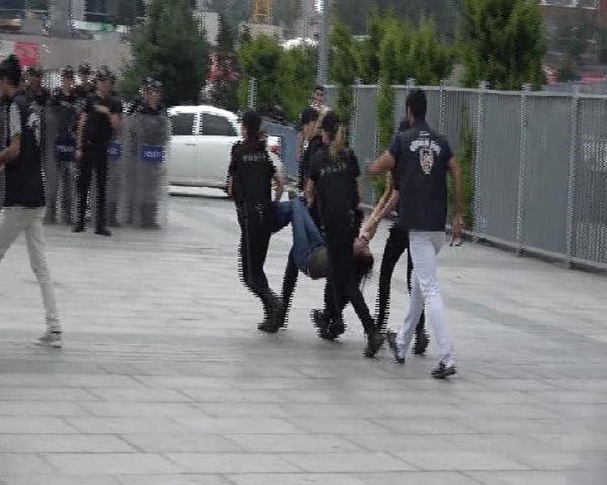 İstanbul Adalet Sarayı Önünde Gözaltı