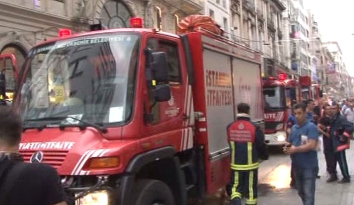 İstiklal\'de Yangın Paniği