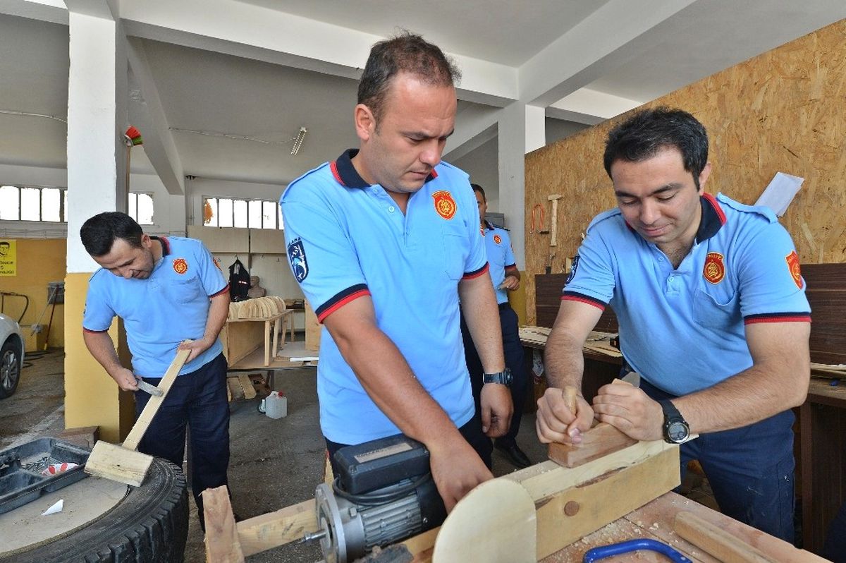 İtfaiyecilerin Ahşap Oymacılığı