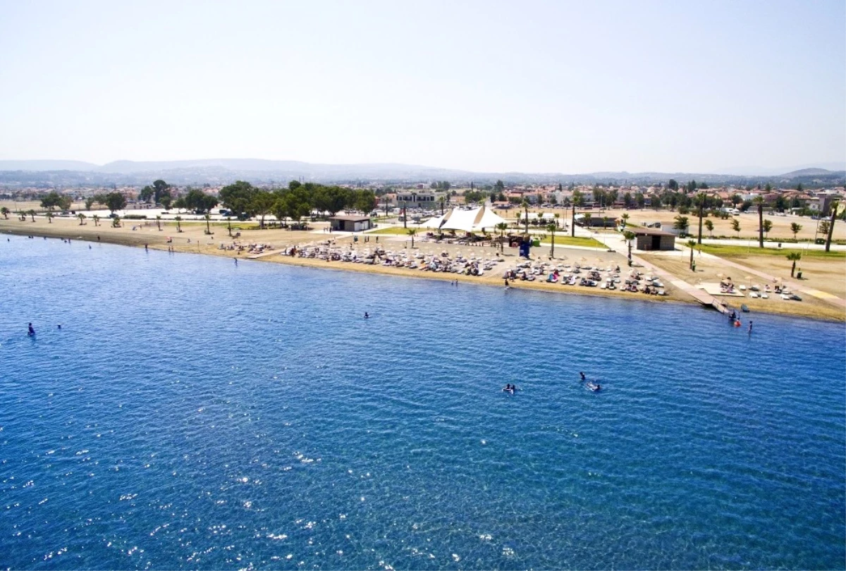 İzmir Körfezinde İlk Mavi Bayrak Törenle Göndere Çekildi