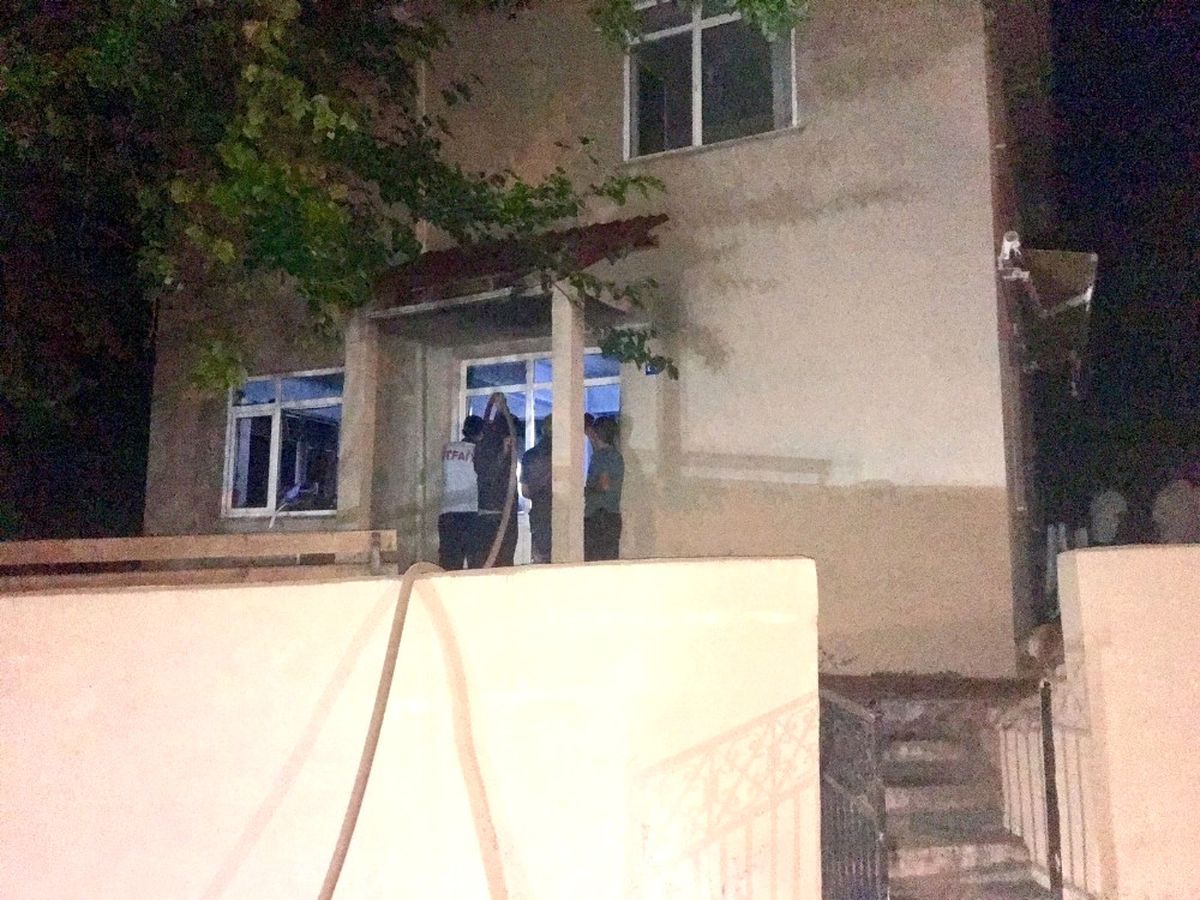 Kastamonu\'da Tüp Gazın Alev Almasıyla Köy Konağı Yandı