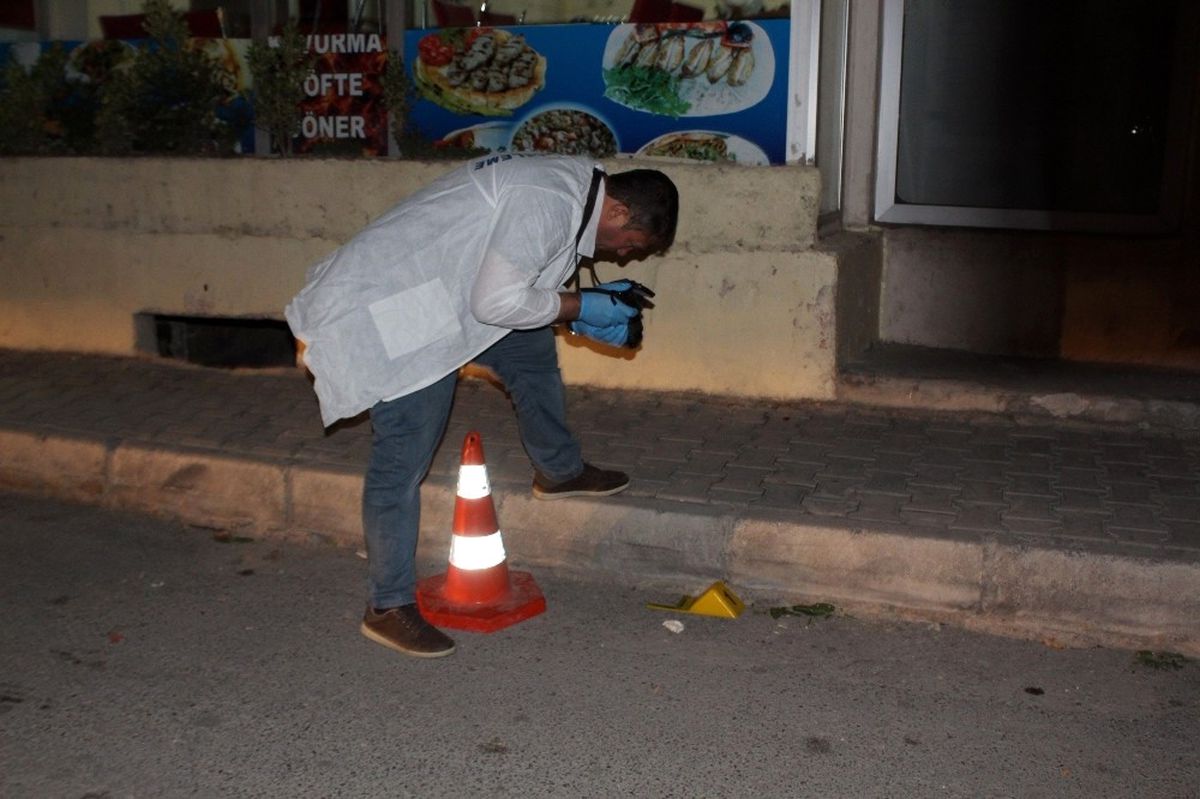 Kavgayı Ayırırken Bacağından Vuruldu