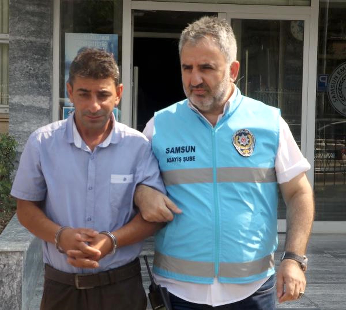 Kızını Taciz Eden Şüpheliyi Takip Edip Polise Yakalattı