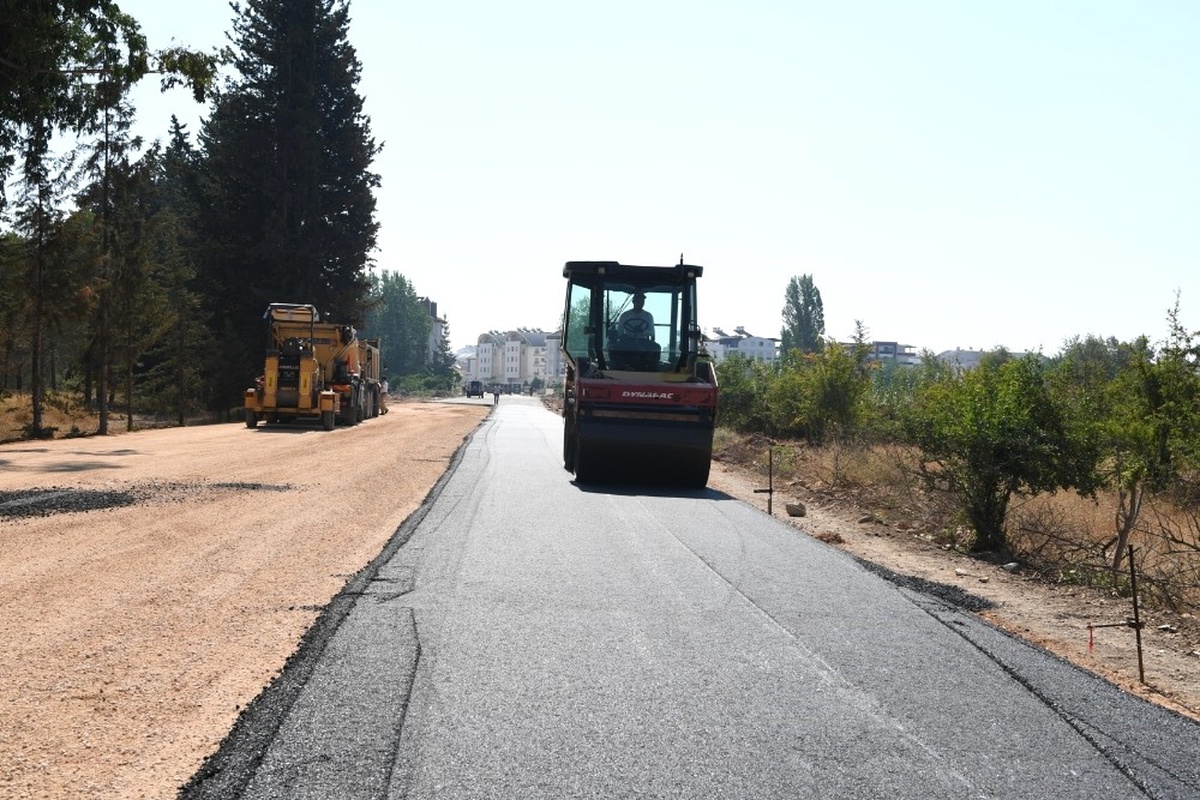 Konyaaltı Göksu Çayı Köprüsü\'ne Sıcak Asfalt
